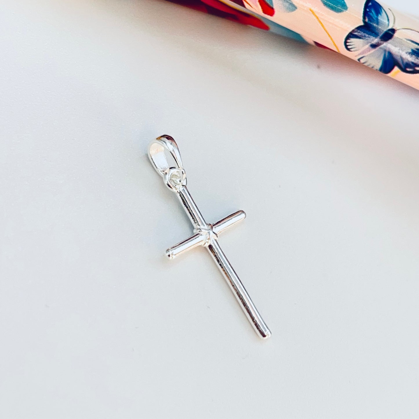 FP1036 Colgante Cruz 20 x 12 mm mas valier Espesor 1.8 mm Figura Baño Plata