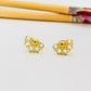 Joyas por Mayor Joyas Bañadas en Oro por Mayor Insumos para Joyas XO525 Aro Media Flor Margarita Calada 13 x 8.5 mm Espesor 1.5 mm Aro Baño Oro