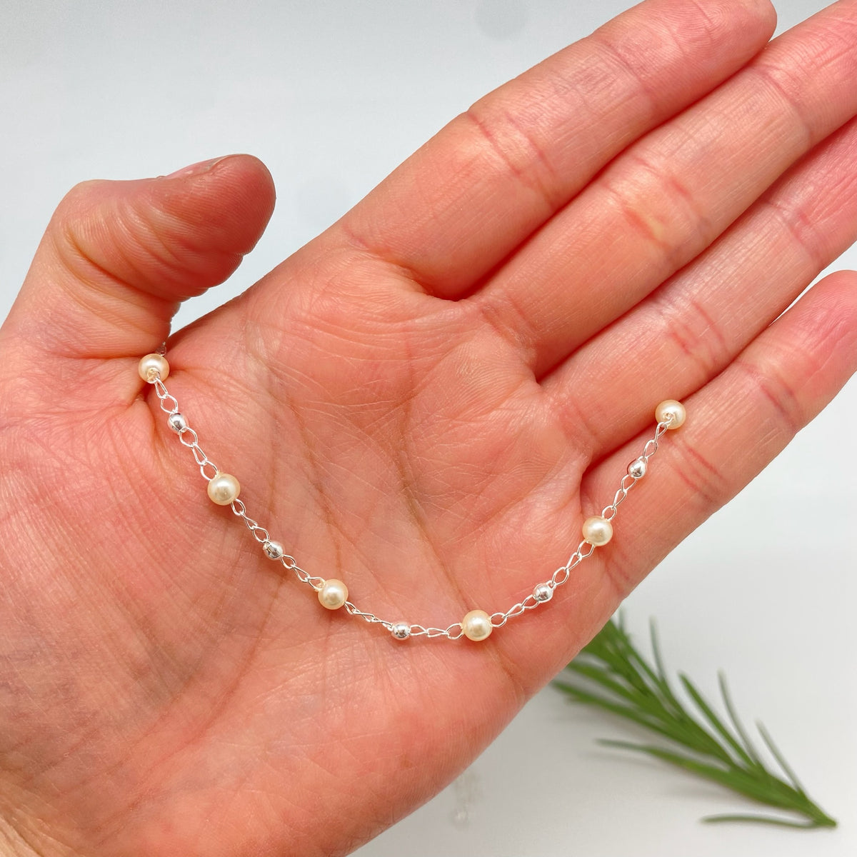 CP249 Chocker o collar de bolitas 2.8 mm y perlas 4 mm Largo 36 cm más extensor de 10 cm Collar Terminado Baño Plata