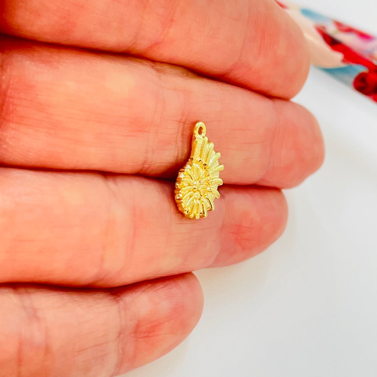 FO1235 Colgante Caracol 12 x 10 mm más argollita Espesor 1.8 mm Figura Baño Oro