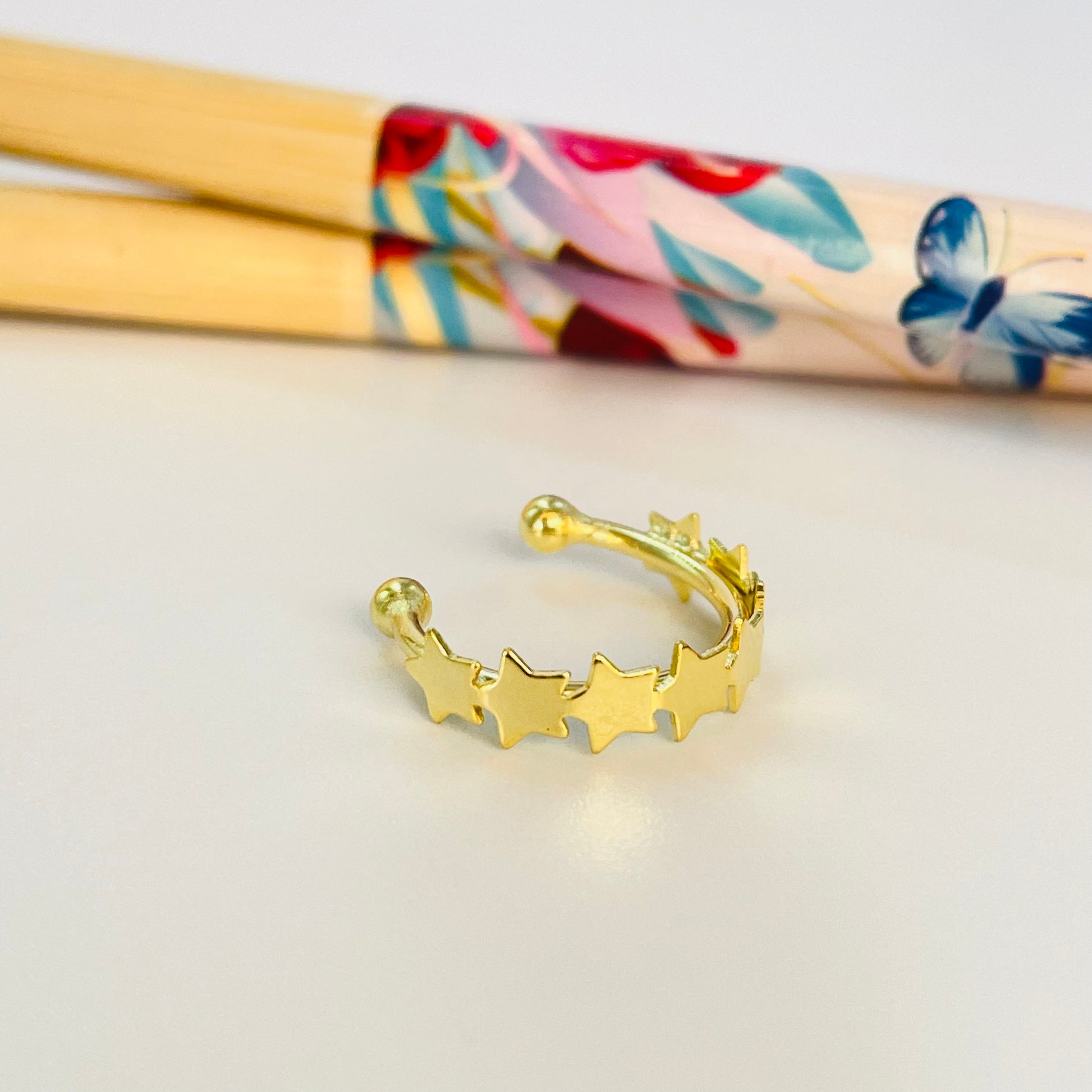 XO411 Cuff Estrellas Diá. 15 mm Ancho estrellitas 4 mm Aro Baño Oro Aros Bañados hecho de Bronce Bañado en Oro 18K Joyas Bañadas en Oro