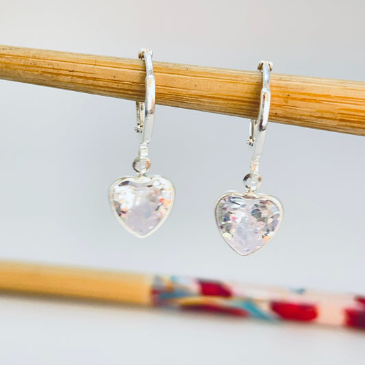 Joyas por Mayor Joyas Bañadas en Plata por Mayor Insumos para Joyas XP542 Aro Argolla Presión Diá. 11 mm Espesor 2 mm con Colgante Circón forma de Corazón 8 x 8 mm Aro Baño Plata