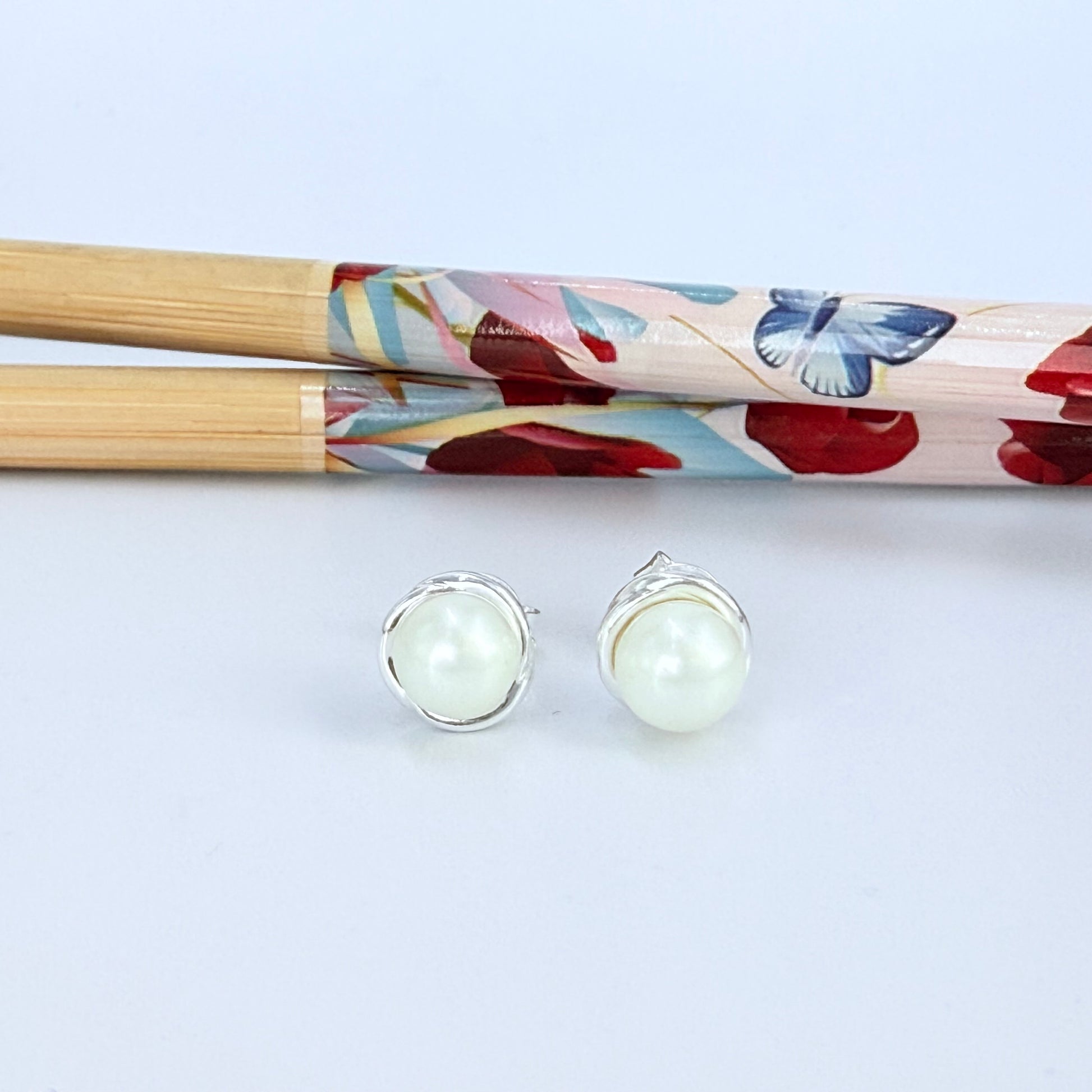 Joyas por Mayor Joyas Bañadas en Plata por Mayor Insumos para Joyas XP559 Aro Media Perla de 7.5 mm con base de 8 mm Espesor de 2.5 mm Aro Baño Plata