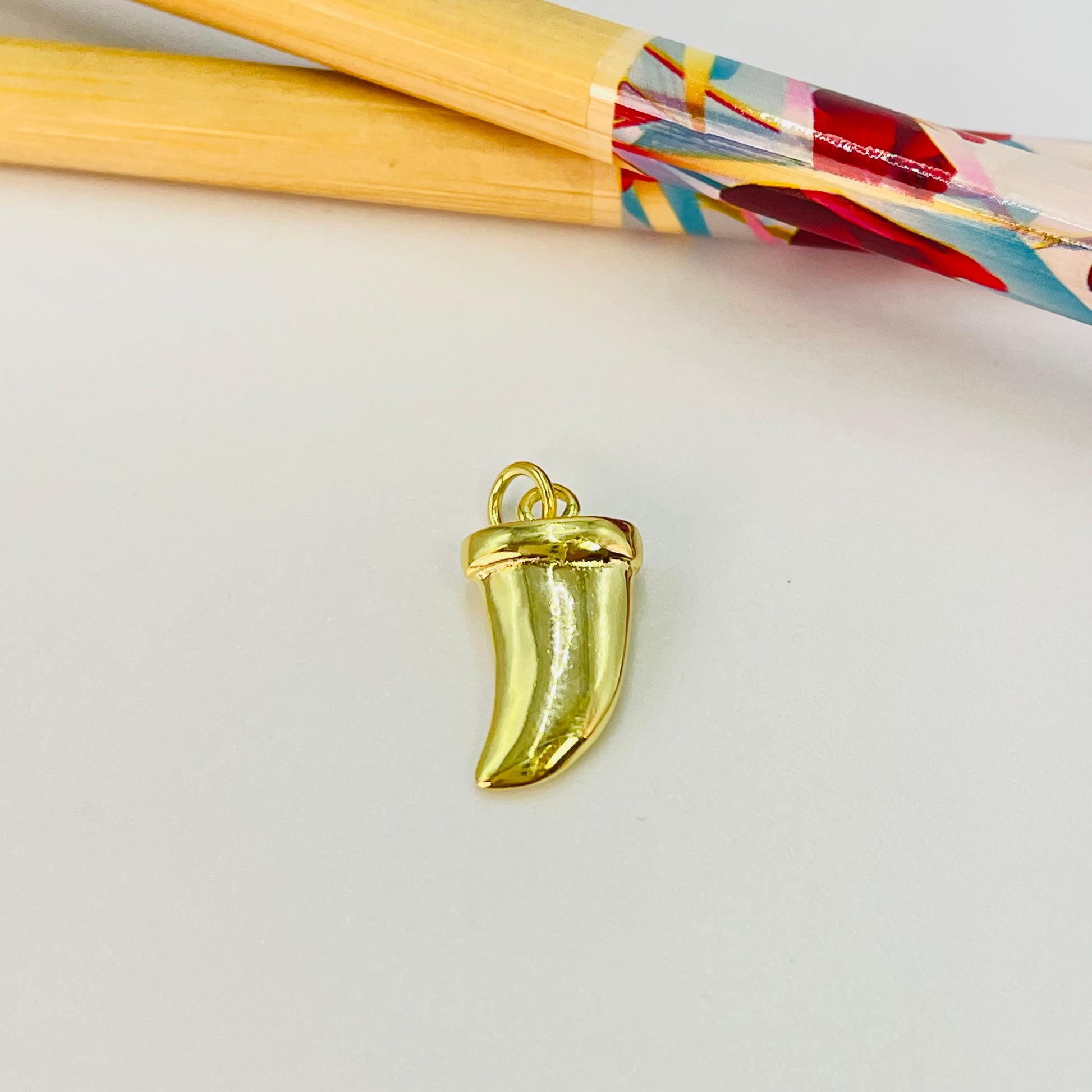 FO672 Corvo Mediano Liso Figura Baño Oro Figuras Bañadas en Oro y Plata hecho de Bronce Bañado en Oro 18K