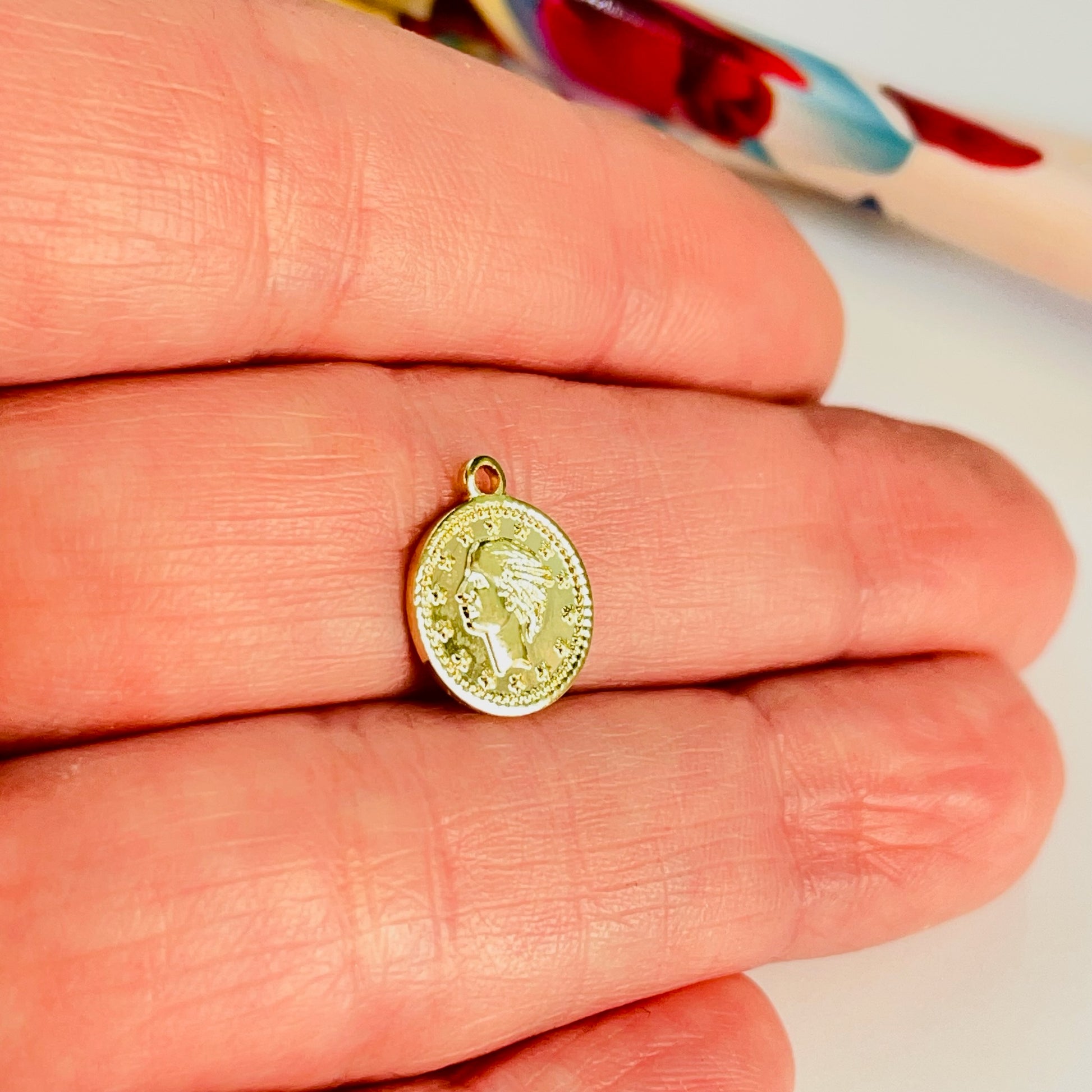 Joyas por Mayor Joyas Bañadas en Oro por Mayor Insumos para Joyas FO1194 Colgante Mini Moneda Lira Doble Faz Diá. 8 mm más argollita Espesor 1 mm Figura Baño Oro