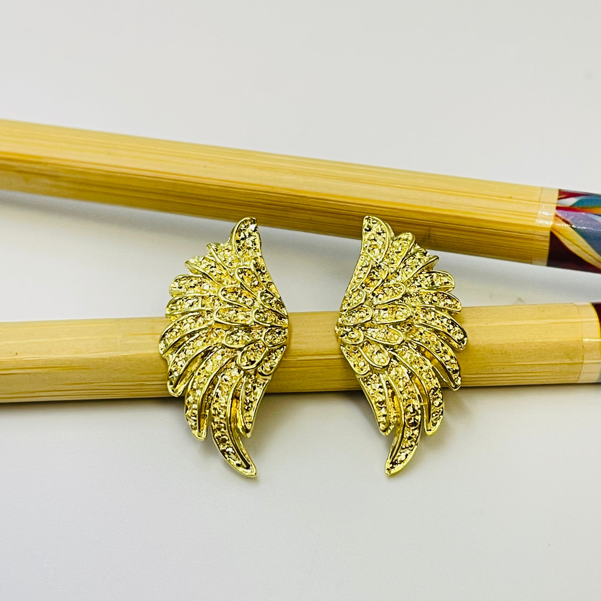 Joyas por Mayor Joyas Bañadas en Oro por Mayor Insumos para Joyas XO454 Aro Ala de Angel 24 x 12 mm Espesor 1.5 mm Aro Baño Oro