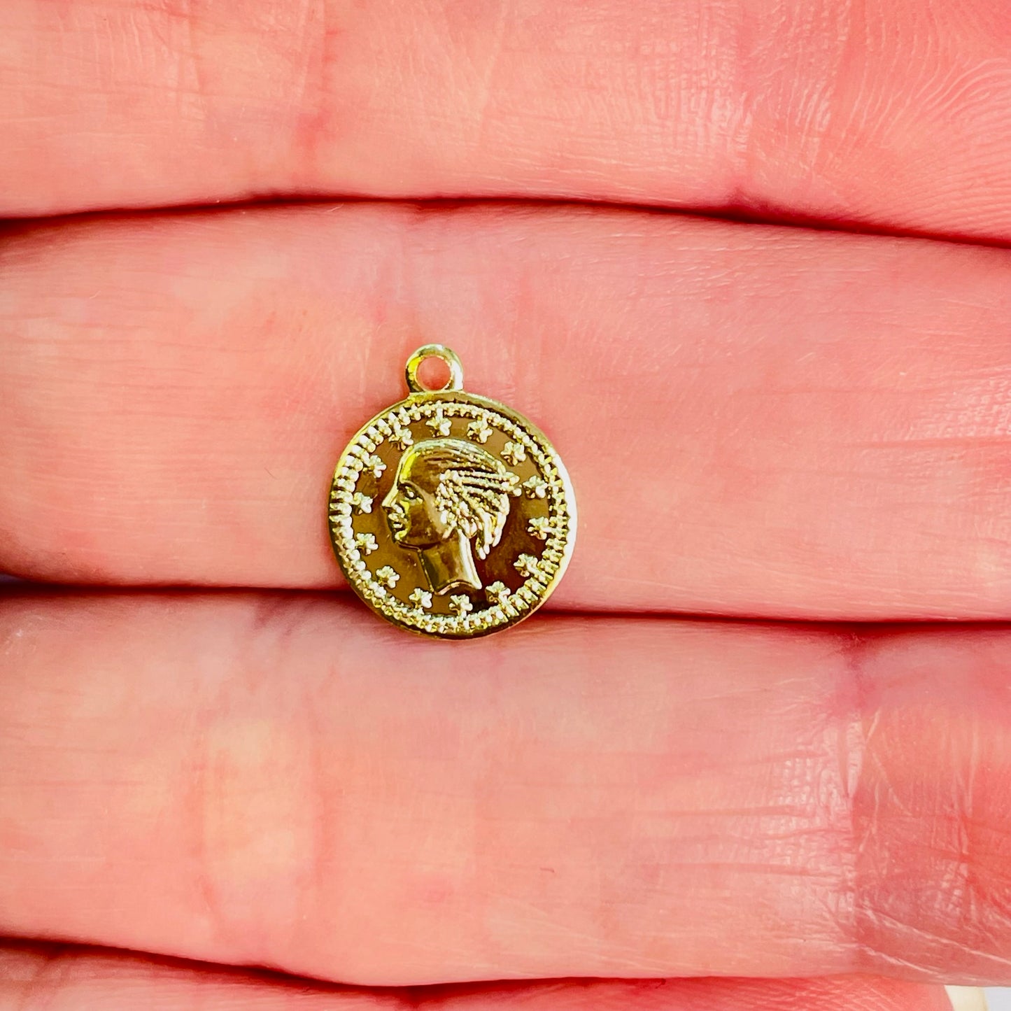 Joyas por Mayor Joyas Bañadas en Oro por Mayor Insumos para Joyas FO1194 Colgante Mini Moneda Lira Doble Faz Diá. 8 mm más argollita Espesor 1 mm Figura Baño Oro