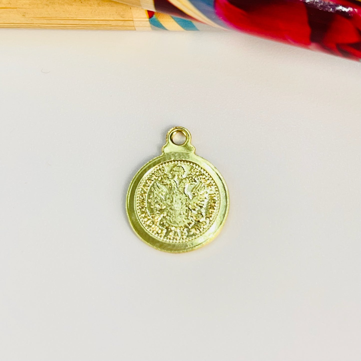 Joyas por Mayor Joyas Bañadas en Oro por Mayor Insumos para Joyas FO1193 Colgante Moneda Austriaca Doble Faz Borde Liso Diá. 11 mm más argollita Espesor 1 mm Figura Baño Oro