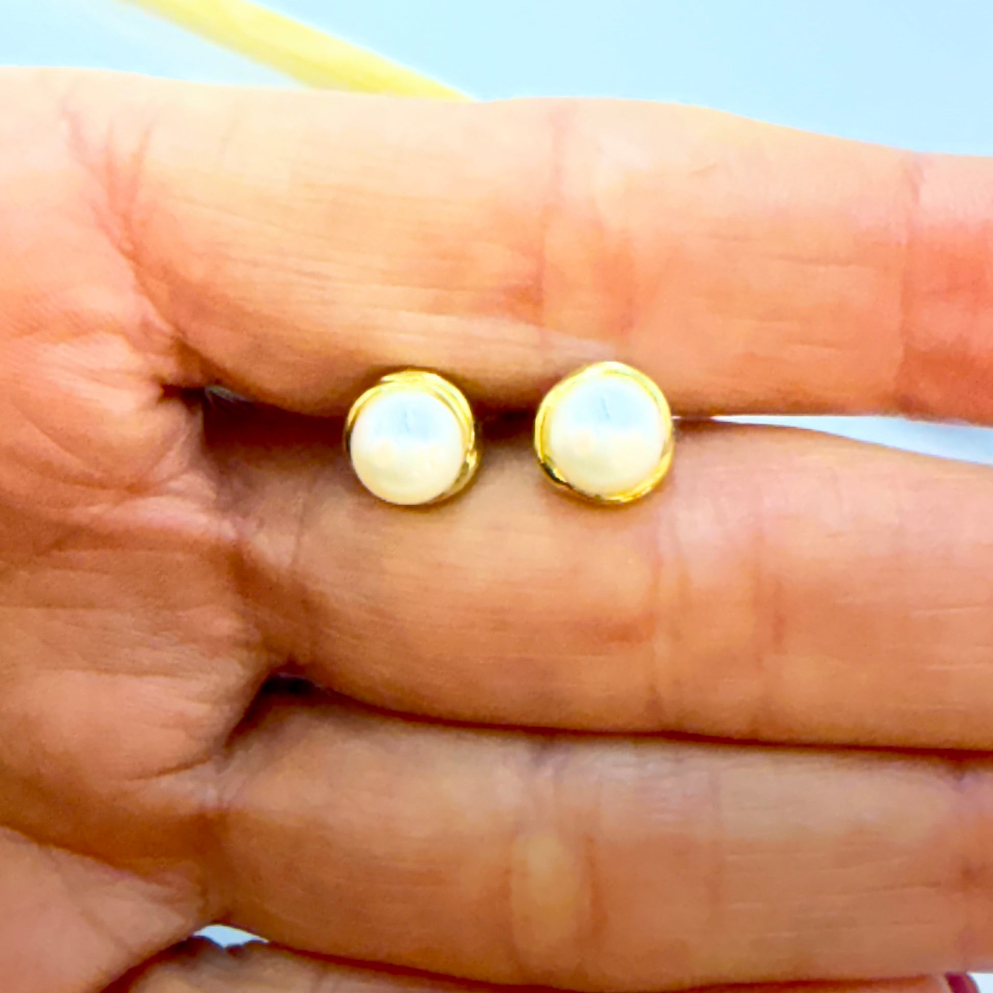 Joyas por Mayor Joyas Bañadas en Oro por Mayor Insumos para Joyas XO559 Aro Media Perla de 7.5 mm con base de 8 mm Espesor de 2.5 mm Aro Baño Oro