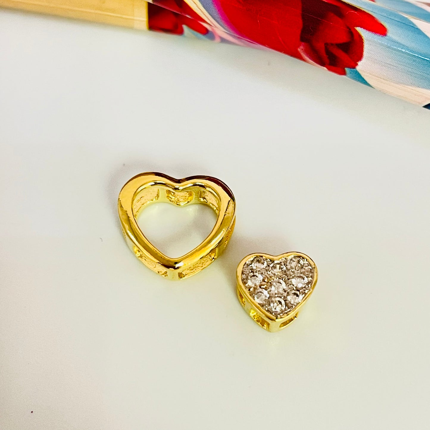 FO1037 Colgante Corazón para pasar circones rodinados y borde 11 mm Corazón Interior Doble faz circones y 1 circón 7 mm  espesor 5 mm Caja Corazón Calado exterior 12 mm espesor 5 mm Figura Baño Oro