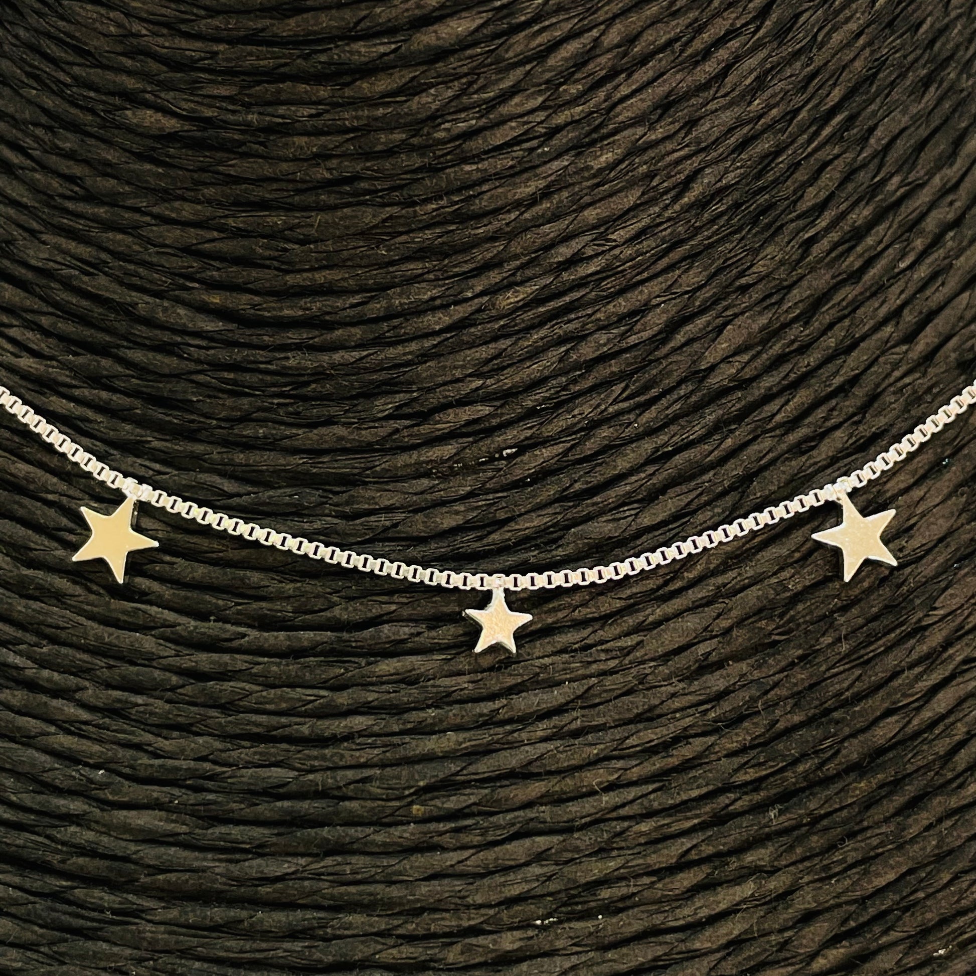 CP192 Collar con 7 Estrellas 4 de 5 mm y 3 de 4 mm Cadena Veneciana 1 mm Largo 40 cm más extensor de 5 cm Collar Terminado Baño Plata Cadenas Bañadas hecho de Bronce Bañado en Plata 50 ml Joyas Bañadas en Plata