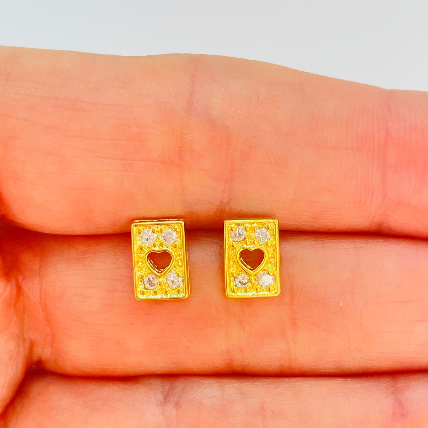 XO545 Aro Naipe Corazón con Circones 8.5 x 4 mm Espesor 1.6 mm Aro Baño Oro