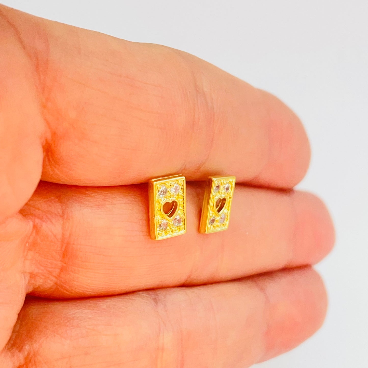 XO545 Aro Naipe Corazón con Circones 8.5 x 4 mm Espesor 1.6 mm Aro Baño Oro