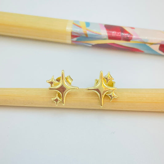 Joyas por Mayor Joyas Bañadas en Oro por Mayor Insumos para Joyas XO554 Aro Trio Estrellas 4 Puntas Liso 11 x 9 mm Espesor 1.5 mm Aro Baño Oro