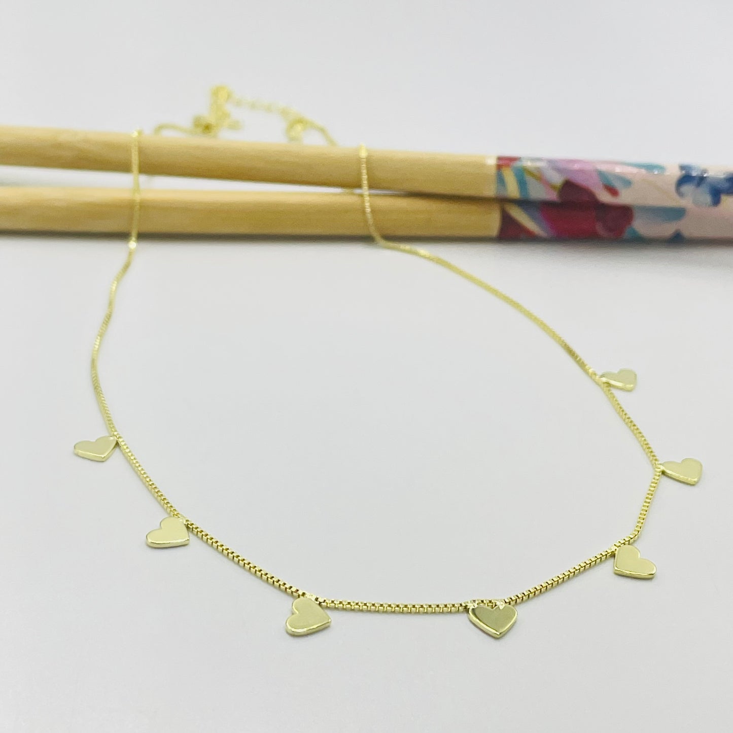 Joyas por Mayor Joyas Bañadas en Oro por Mayor Insumos para Joyas CO218 Collar 7 Mini Corazones 6x6 mm Cadena Veneciana Espesor 1 mm Largo 40 cm más extensor 7 cm con terminal mini circón Collar Terminado Baño Oro