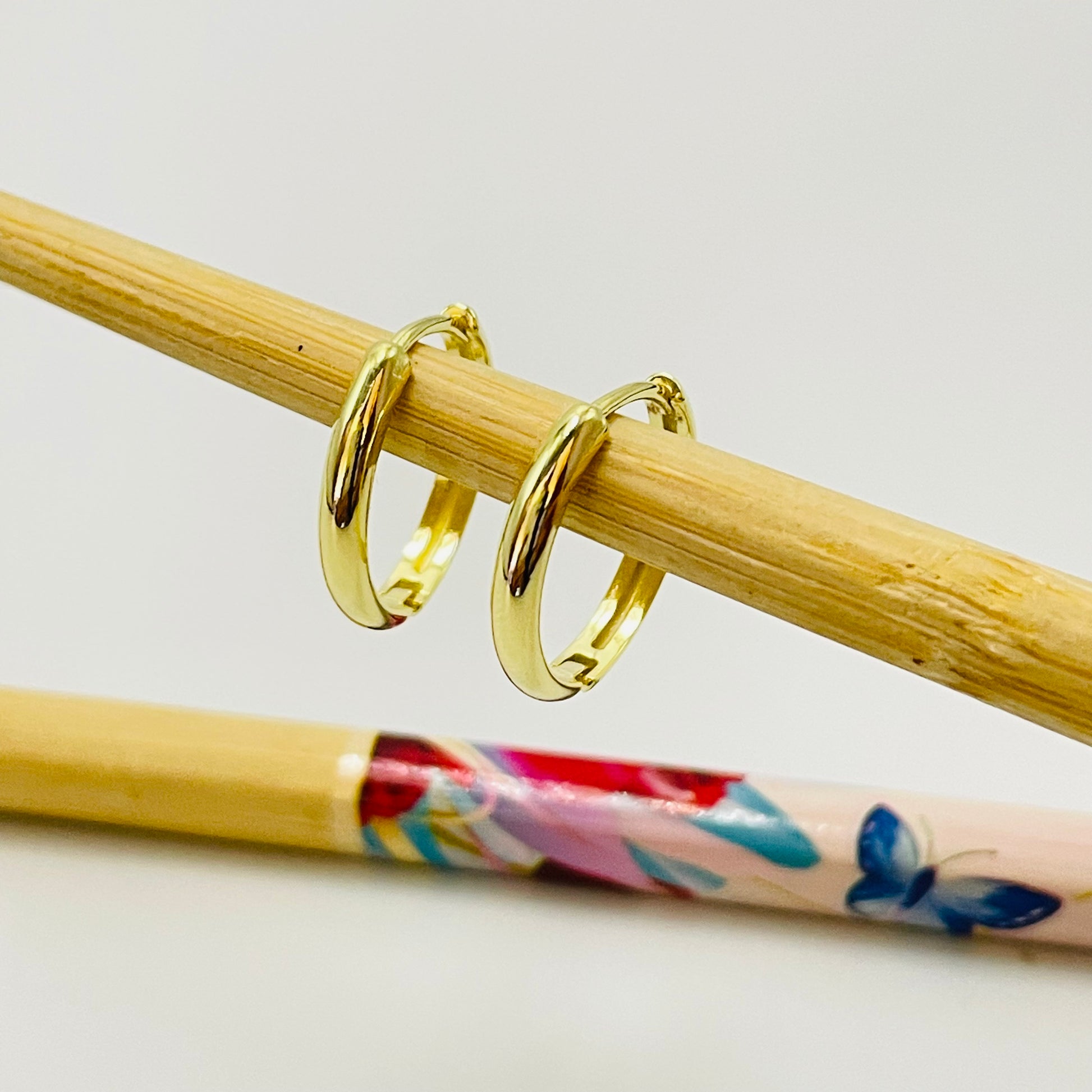 XO407 Aro Argolla Presión diá. 16 mm Ancho 2 mm Aro Baño Oro Aros Bañados hecho de Bronce Bañado en Oro 18K Joyas Bañadas en Oro