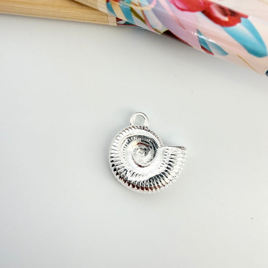 FP1271 Colgante Caracola 13 x 16 mm más argollita Espesor 4.5 mm Figura Baño Plata