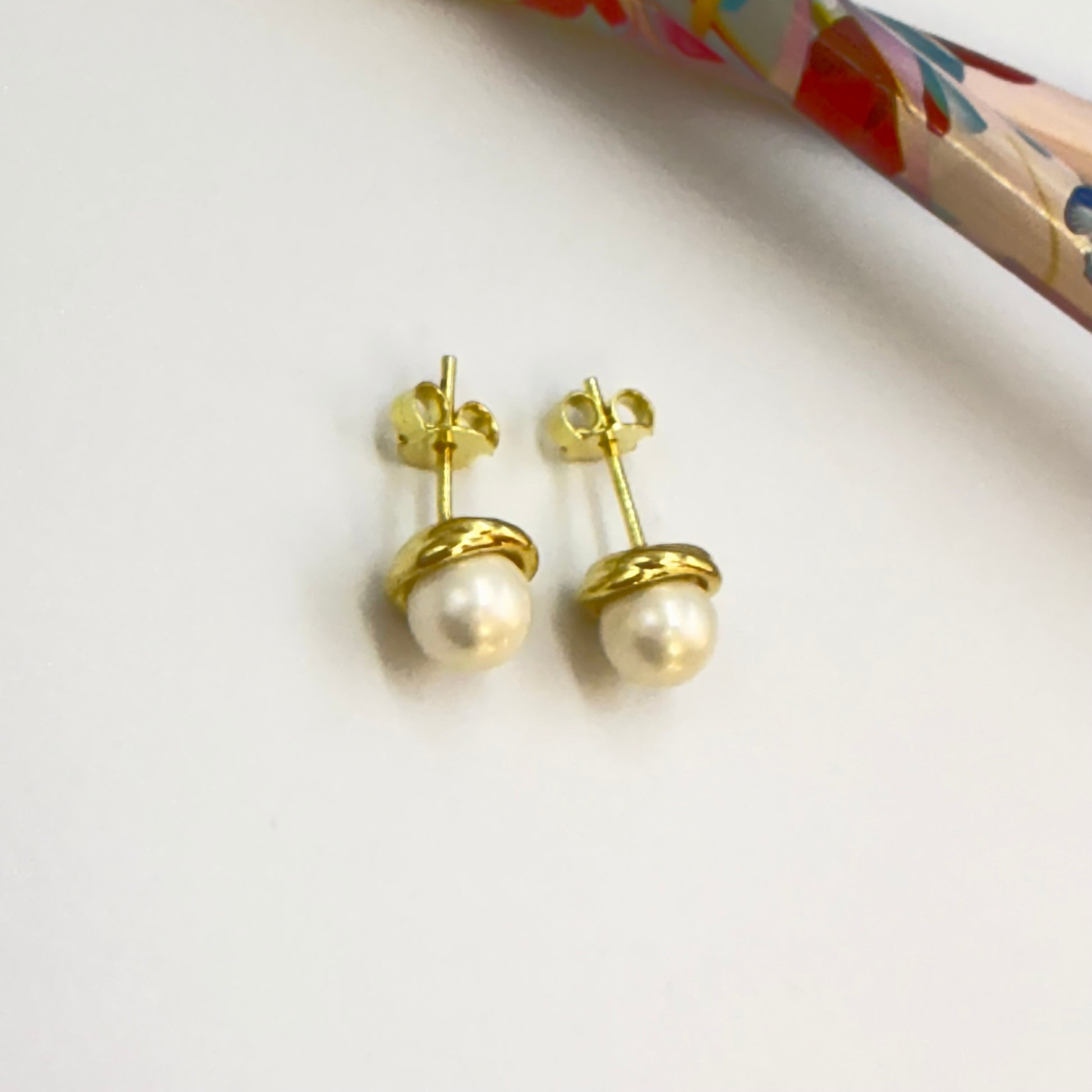 Joyas por Mayor Joyas Bañadas en Oro por Mayor Insumos para Joyas XO559 Aro Media Perla de 7.5 mm con base de 8 mm Espesor de 2.5 mm Aro Baño Oro