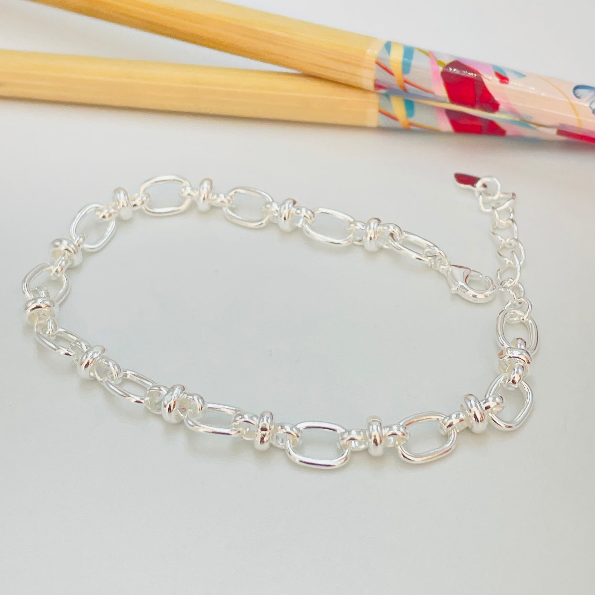 Joyas por Mayor Joyas Bañadas en Plata por Mayor Insumos para Joyas PP23 Pulsera Eslabones Alternados 8 x 5.5 mm Espesor 1 mm Largo 17 cm mas extensor de 3 cm terminal mini corazón Pulsera Baño Plata