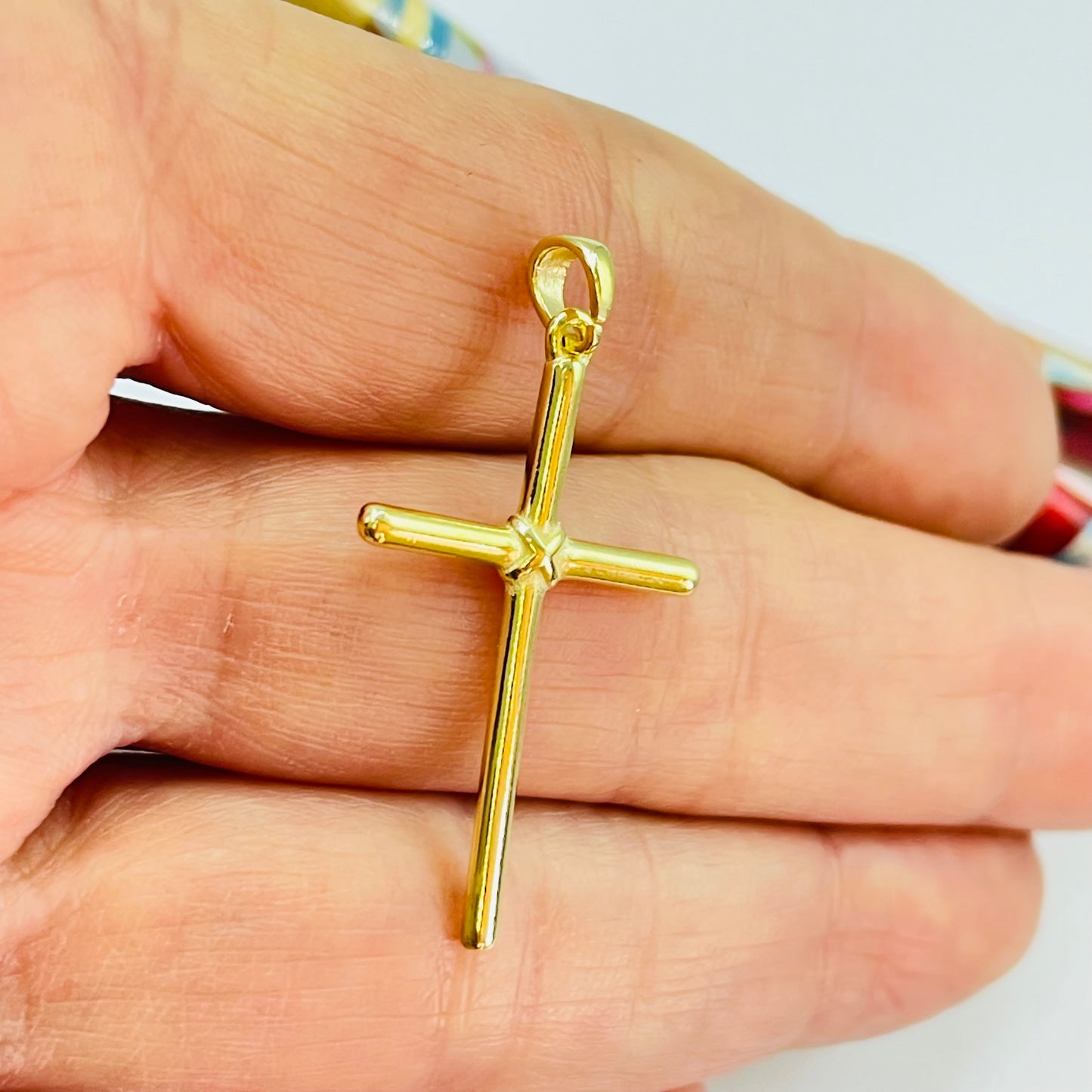 FO1217 Colgante Cruz 31 x 19 mm más valier de 6 mm Espesor Ancho 2 mm Espesor 1.5 mm Figura Baño Oro