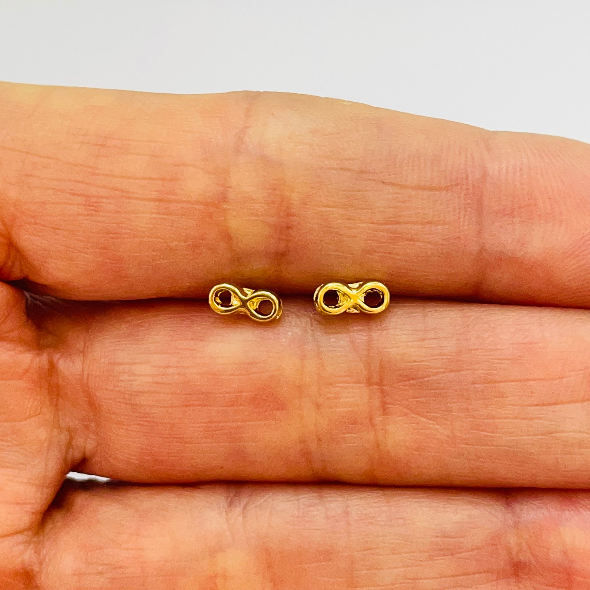 Joyas por Mayor Joyas Bañadas en Oro por Mayor Insumos para Joyas XO360 Aro Infinito mini 7 x 3 mm Aro Baño Oro