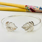 Joyas por Mayor Joyas Bañadas en Plata por Mayor Insumos para Joyas EP28 Esclava con Monstera en puntas 20 x 17 mm Diá. 65 mm espesor 1.5 mm Esclava Baño Plata