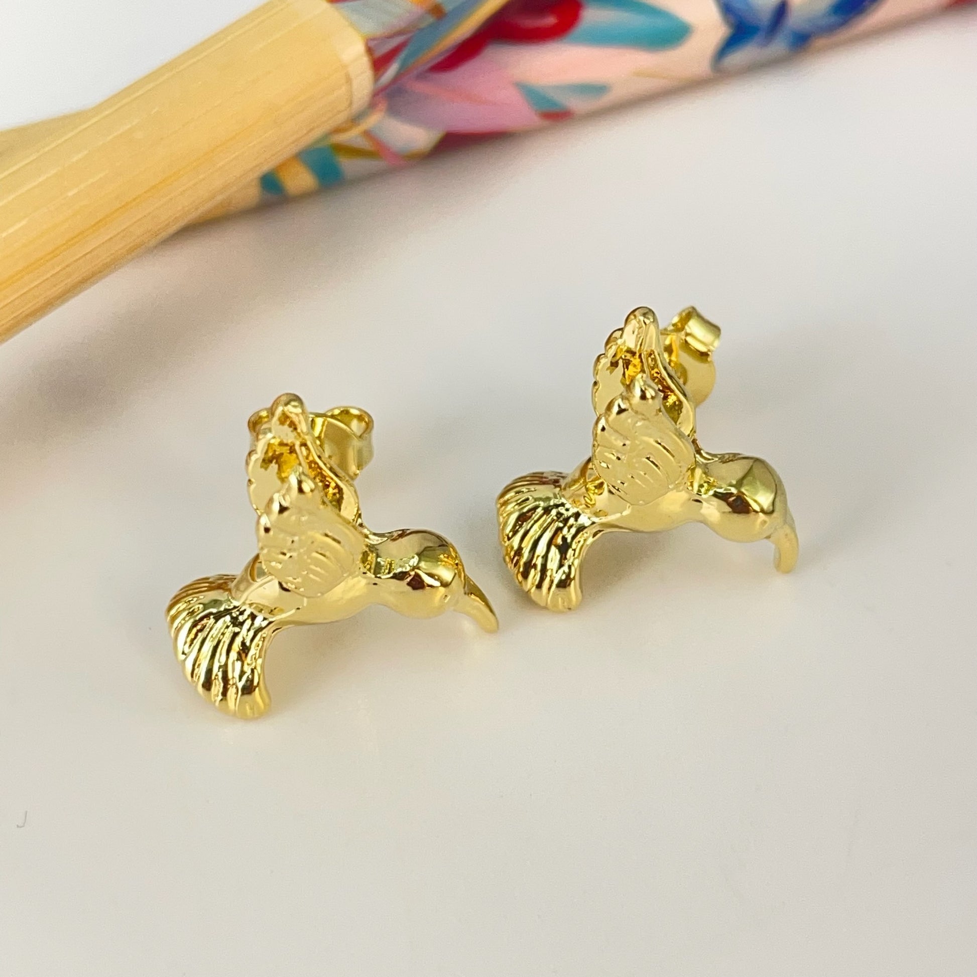 XO449 Aro Colibrí 15 x 15 mm Espesor 4 mm Aro Baño Oro Aros Bañados hecho de Bronce Bañado en Oro 18K Joyas Bañadas en Oro