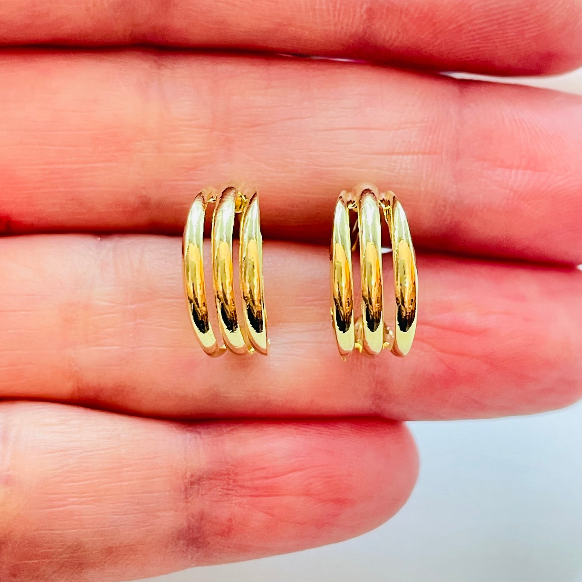 Joyas por Mayor Joyas Bañadas en Oro por Mayor Insumos para Joyas XO518 Aro Argolla Triple Unidas en Puntas diá. 14 mm Ancho 6 mm Espesor 1 mm Aro Baño Oro