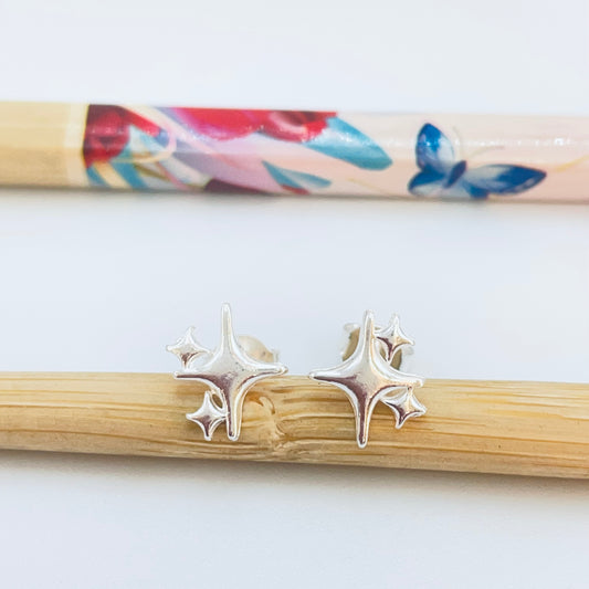 Joyas por Mayor Joyas Bañadas en Plata por Mayor Insumos para Joyas XP554 Aro Trio Estrellas 4 Puntas Liso 11 x 9 mm Espesor 1.5 mm Aro Baño Plata