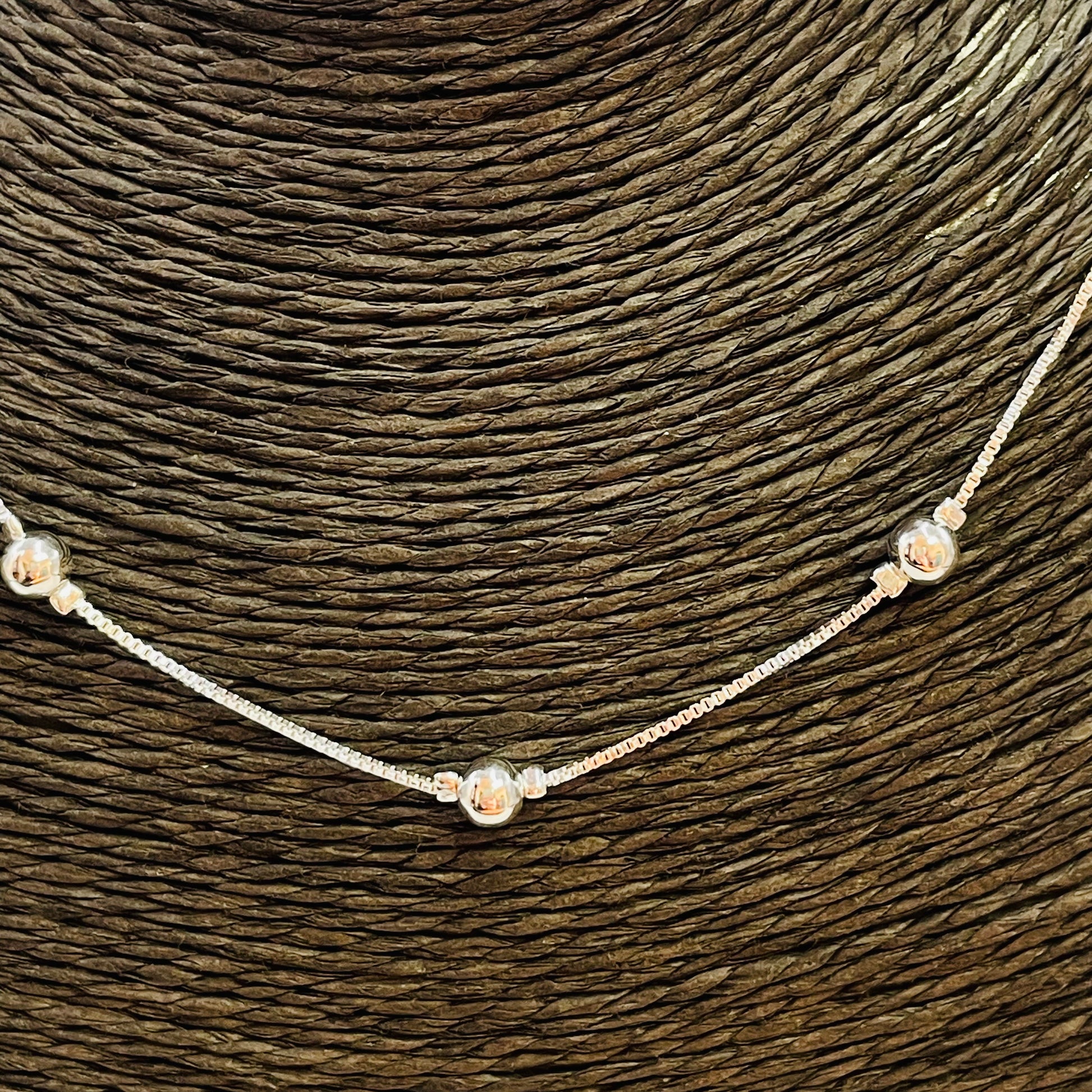 Joyas por Mayor Joyas Bañadas en Plata por Mayor Insumos para Joyas CP212 Collar Bolitas diá. 5 mm Cadena Veneciana espesor 1 mm Largo 60 cm Collar Terminado Baño Plata