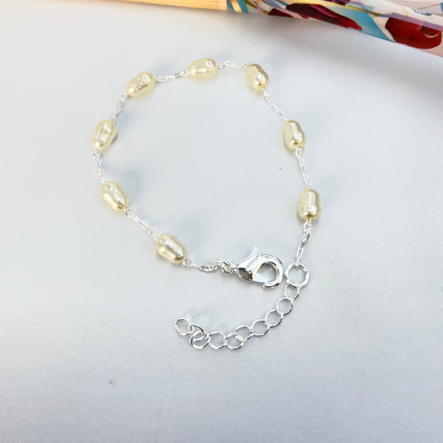 Joyas por Mayor Joyas Bañadas en Plata por Mayor Insumos para Joyas PP35 Pulsera con Perlas tipo Río de 7x5 mm Largo 15 cm más extensor de 4.5 cm Pulsera Baño Plata