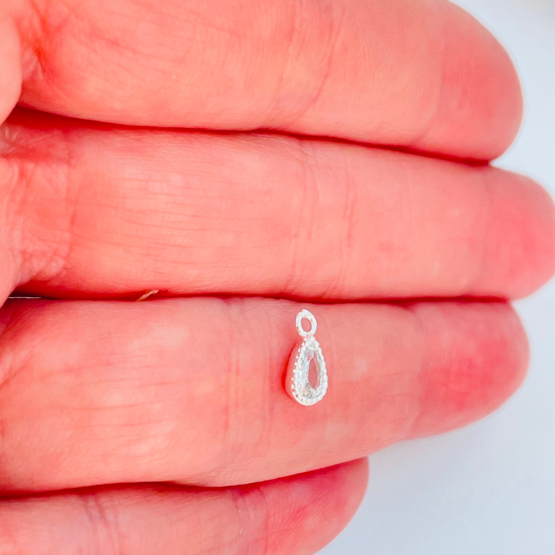 FP381 Punto Luz Gota 8 x 3 mm Figura Baño Plata Figuras Bañadas en Oro y Plata hecho de Bronce Bañado en Plata 50 ml
