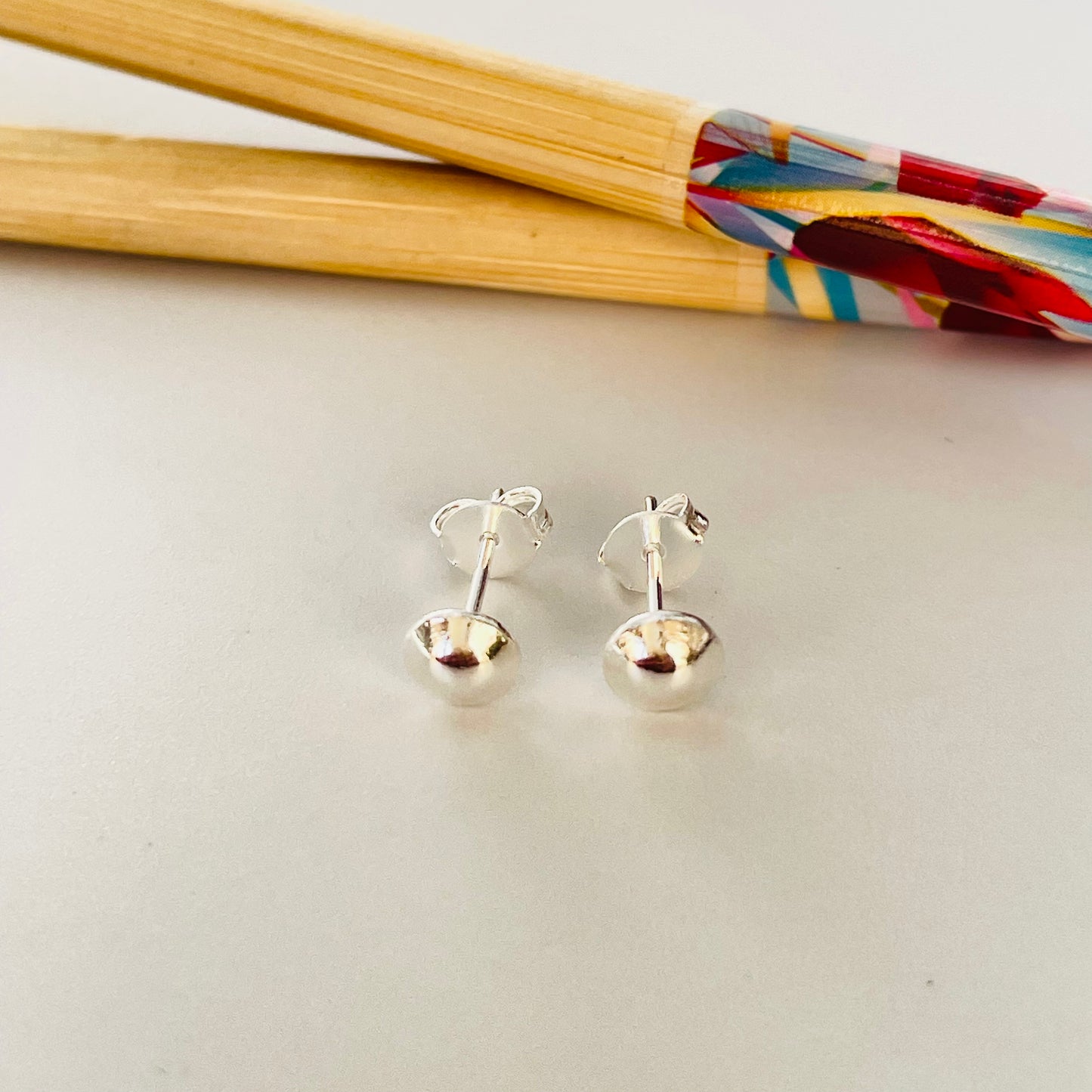 XP409 Aro Bolita Aplanada 5 mm Aro Baño Plata Aros Bañados hecho de Bronce Bañado en Plata 50 ml Joyas Bañadas en Plata