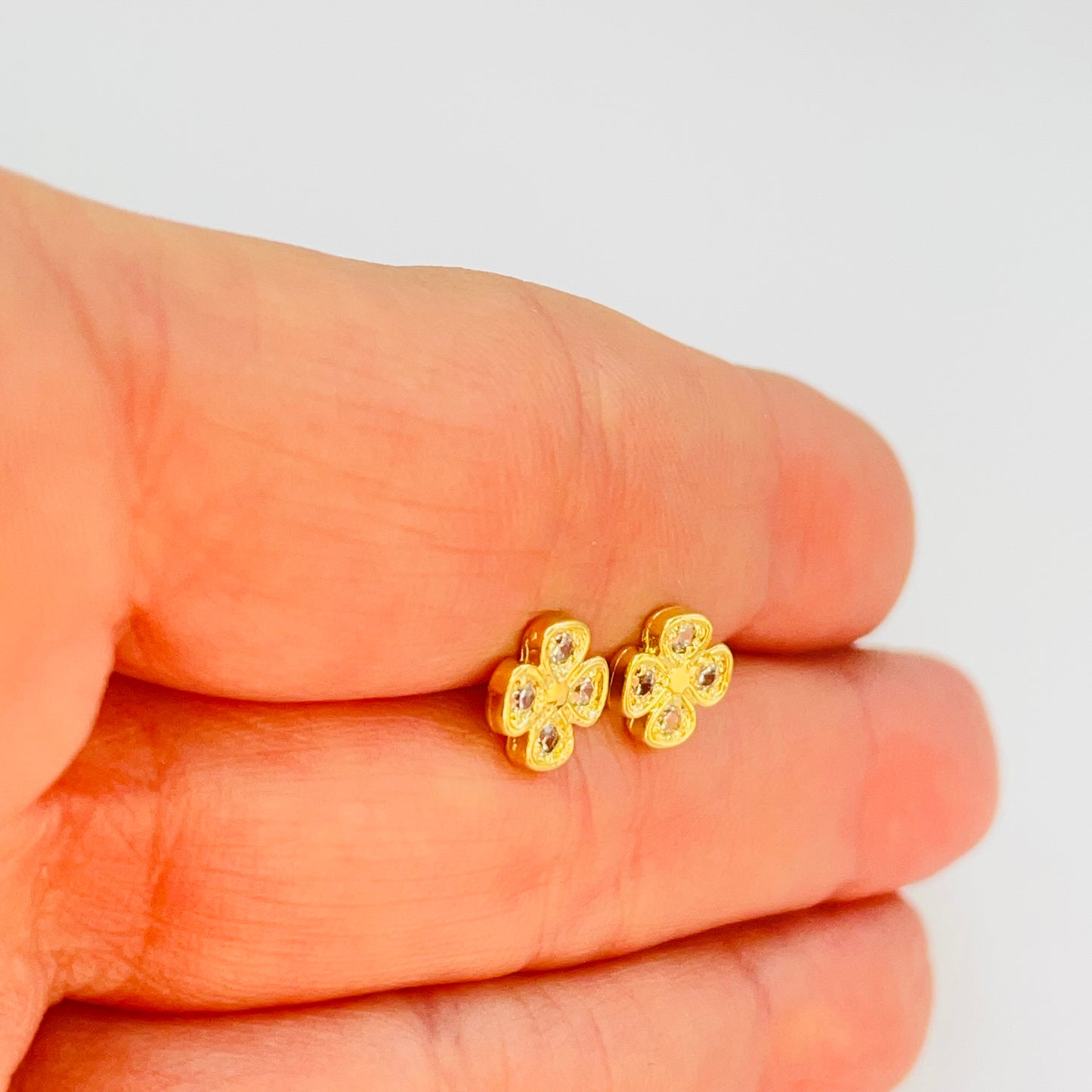XO556 Aro Trébol Small con Circones 8 x 8 mm Espesor 1.2 mm Aro Baño Oro