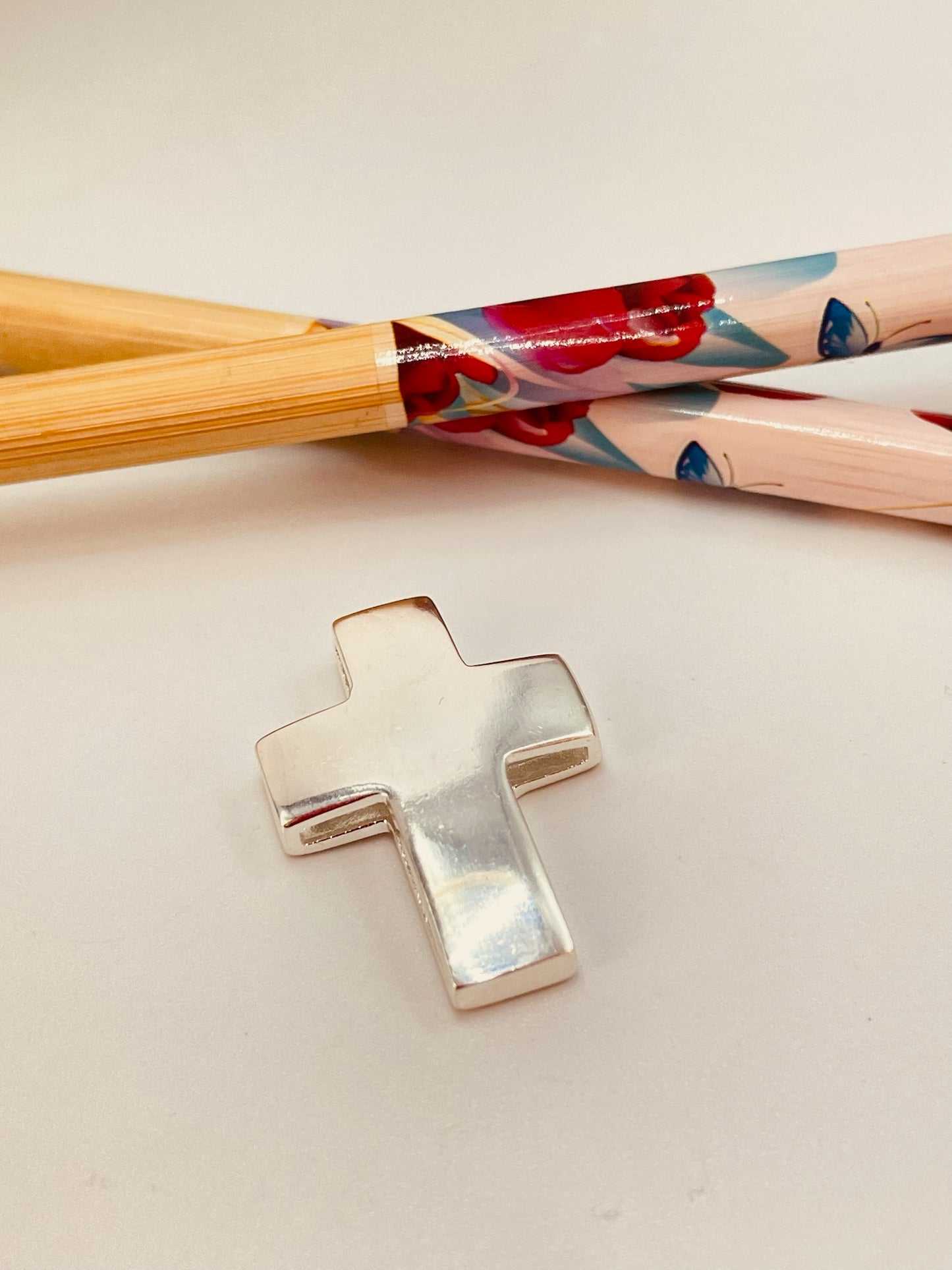 FP903 Cruz Lisa para pasar 30x21 mm espesor 4 mm Figura Baño Plata