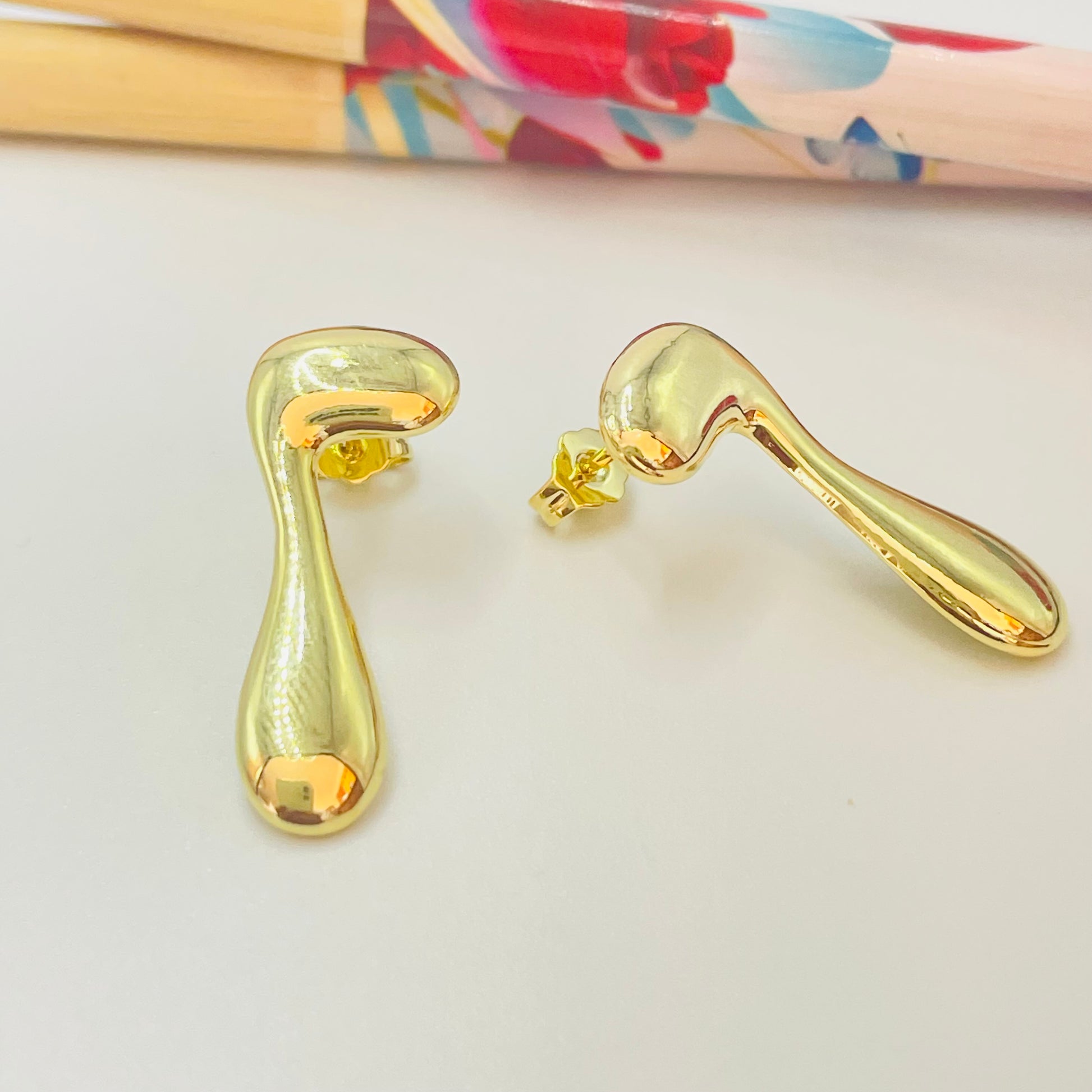 Joyas por Mayor Joyas Bañadas en Oro por Mayor Insumos para Joyas XO473 Aro Orgánico Simple 20 x 11 mm Espesor 1.2 mm Aro Baño Oro