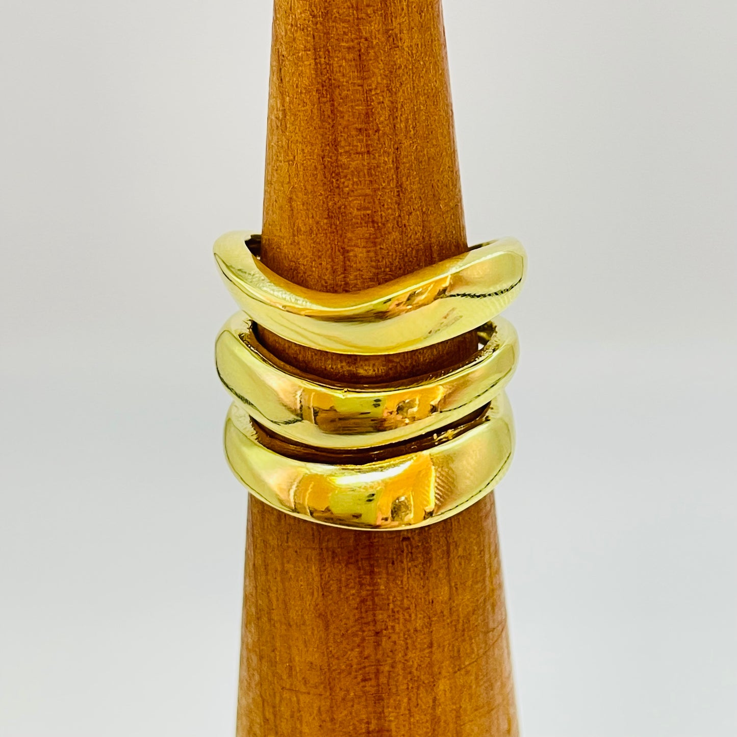 WO73 Anillo tipo Triple Ancho Mayor 17 mm Espesor Mayor 4 mm Menor 1 mm Medida app. 15 Anillo Baño Oro