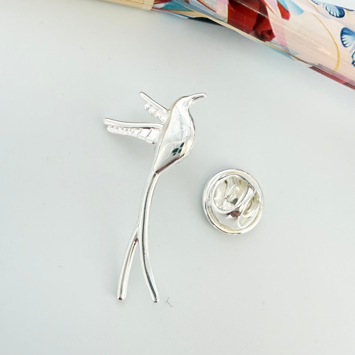 FP1268 Prendedor Pajarito 33 x 16 mm Espesor 2.1 mm Figura Baño Plata