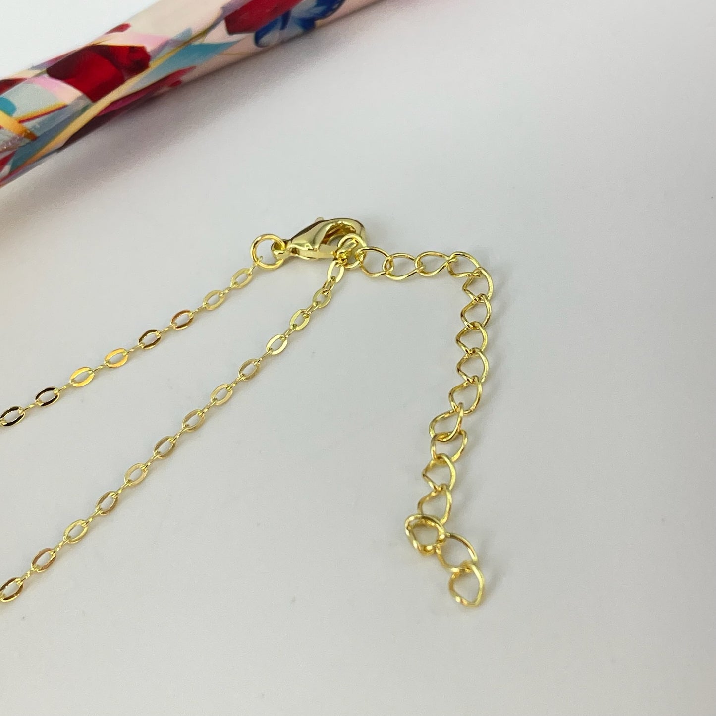 CO190 Collar Cascada Monstera Cadena candado eslabón 1.5 mm Largo 45 cm Monstera 17x10 mm Largo Cascada 7.4 cm Mini Monstera 12x8 mm Collar Terminado Baño Oro Cadenas Bañadas hecho de Bronce Bañado en Oro 18K Joyas Bañadas en Oro