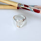 WP77 Anillo Tipo Chevalier San Benito Esfera Ovalada 15 x 11 mm Ancho argolla 3 mm Anillo Baño Plata