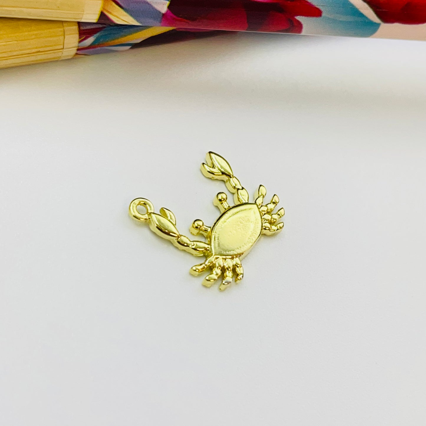 FO1233 Colgante Cangrejo 15 x 15 mm más argollita Espesor 1.5 mm Figura Baño Oro