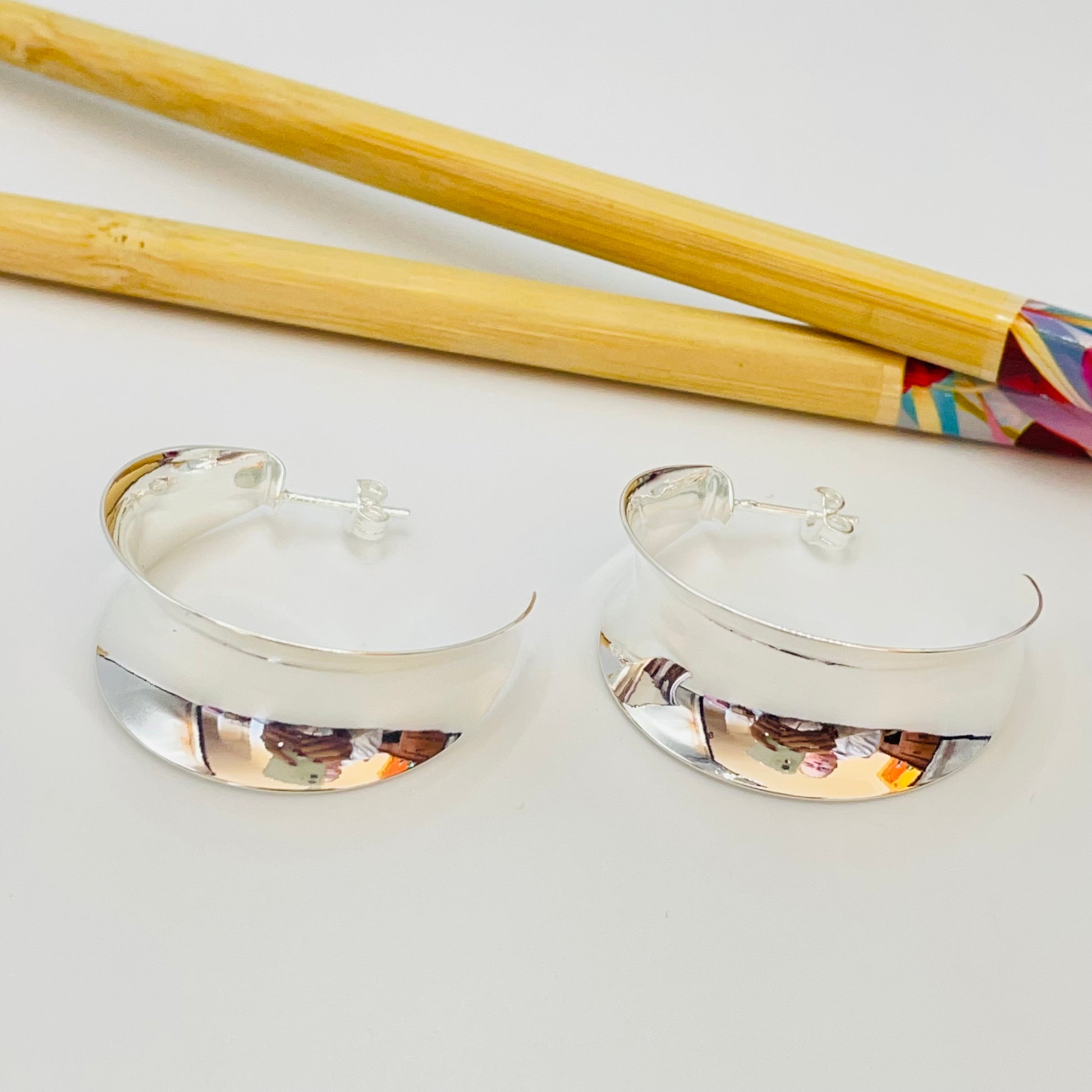 Joyas por Mayor Joyas Bañadas en Plata por Mayor Insumos para Joyas XP494 Aro Argolla Convexa Diá. 33 mm Ancho de 10 a 14 mm Espesor 0.8 mm Aro Baño Plata