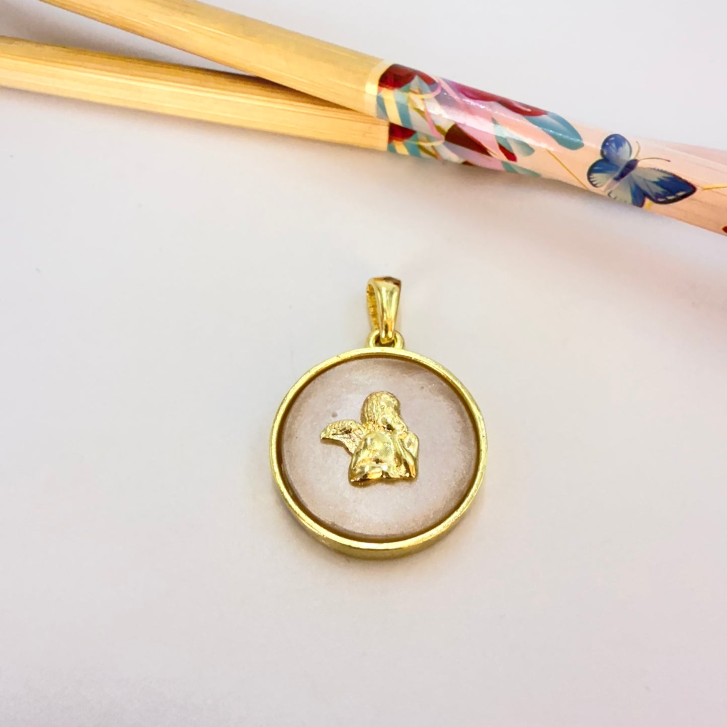 Joyas por Mayor Joyas Bañadas en Oro por Mayor Insumos para Joyas FO1245 Colgante Angel Fondo Cristal Empavonado diá. 23 mm más Valier 9x4 mm Espesor 4.2 mm Figura Baño Oro