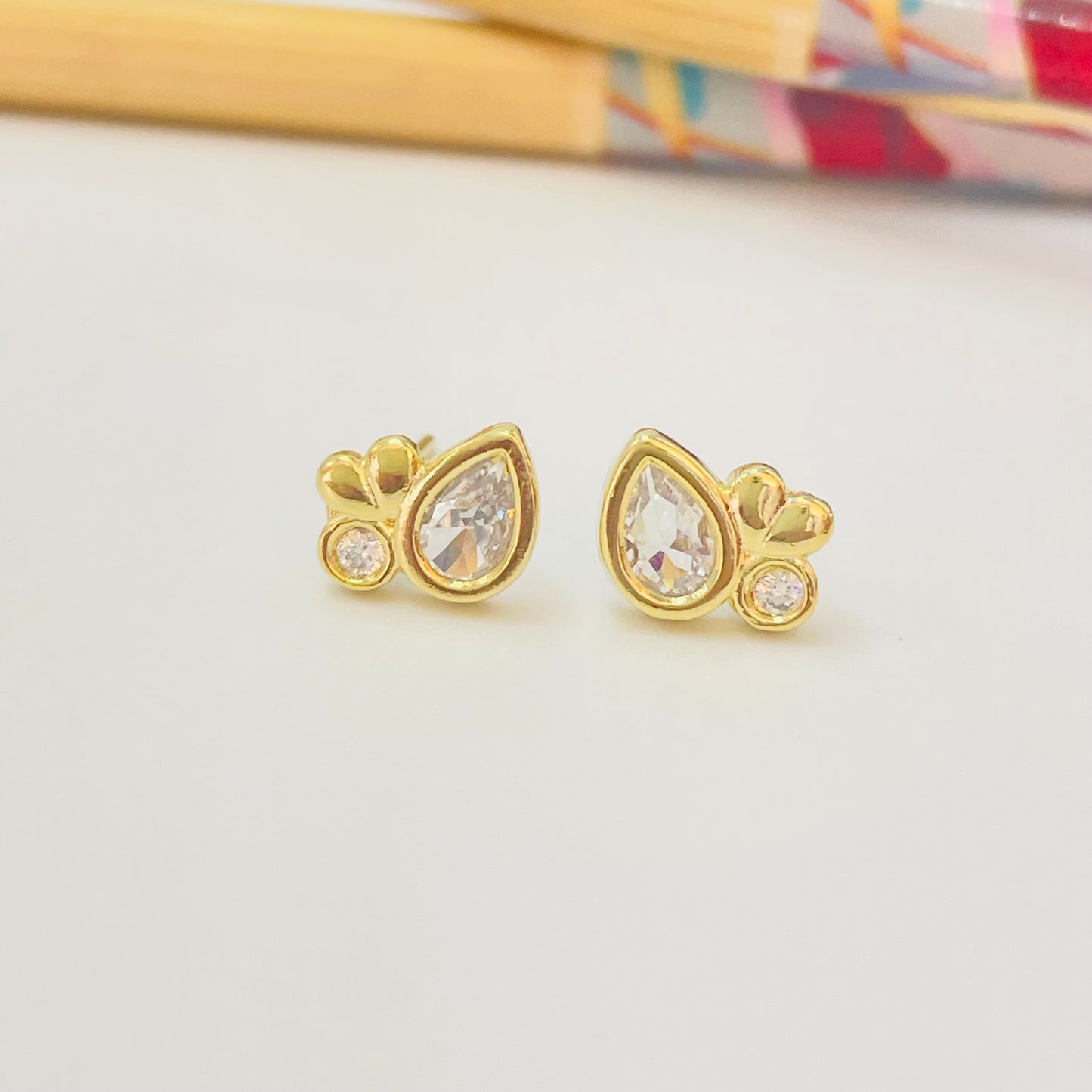 Joyas por Mayor Joyas Bañadas en Oro por Mayor Insumos para Joyas XO479 Aro Doble Punto de Luz Gota y Redondo mini 11 x 10 mm Espesor 2 mm Aro Baño Oro