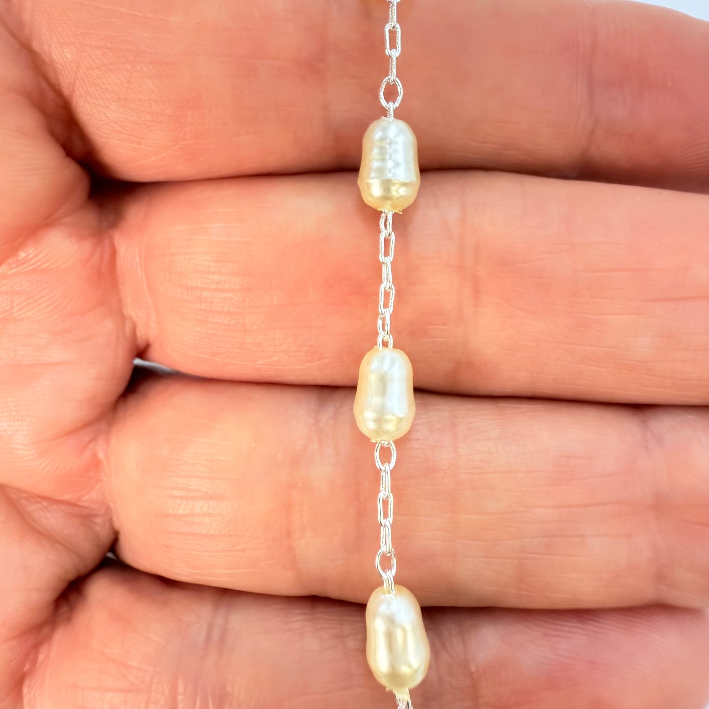 Joyas por Mayor Joyas Bañadas en Plata por Mayor Insumos para Joyas PP35 Pulsera con Perlas tipo Río de 7x5 mm Largo 15 cm más extensor de 4.5 cm Pulsera Baño Plata
