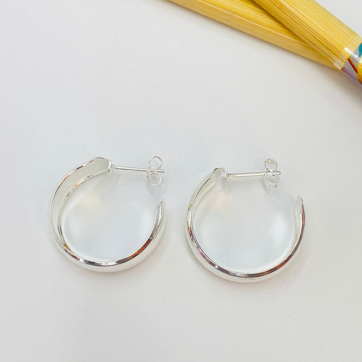 Joyas por Mayor Joyas Bañadas en Plata por Mayor Insumos para Joyas XP499 Aro Argolla Ancha Diá. 24 mm Ancho 10 mm Espesor 0.8 mm
 Aro Baño Plata