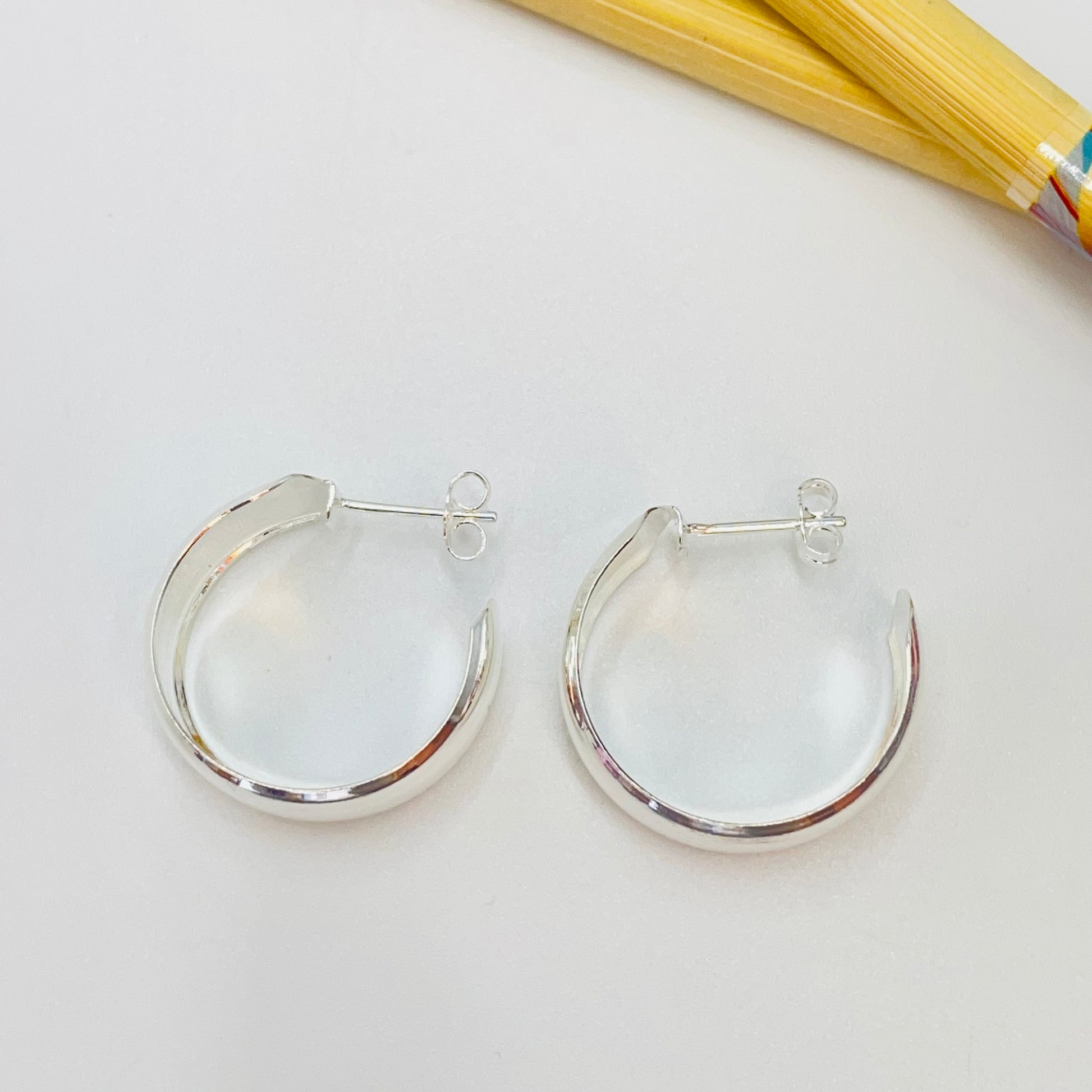 Joyas por Mayor Joyas Bañadas en Plata por Mayor Insumos para Joyas XP499 Aro Argolla Ancha Diá. 24 mm Ancho 10 mm Espesor 0.8 mm
 Aro Baño Plata
