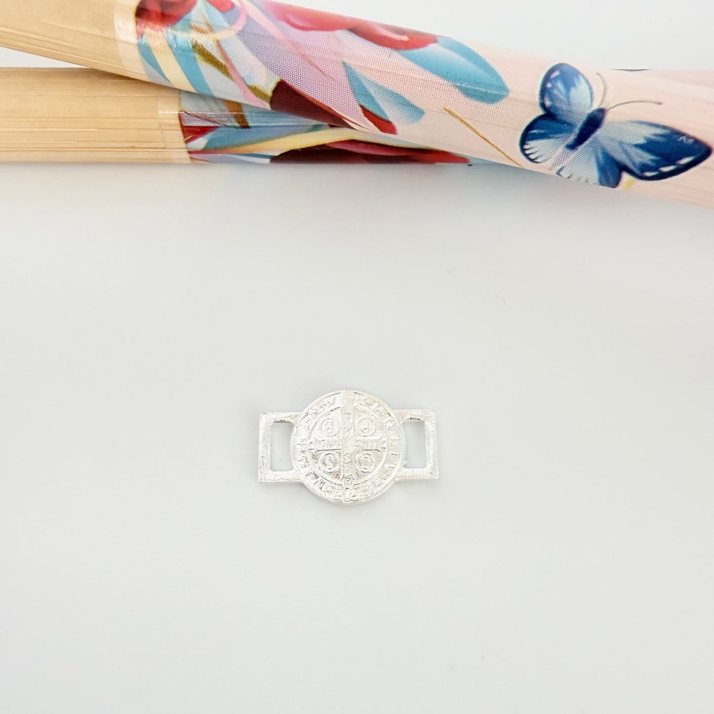 FP1252 Eslabón para pulsera San Benito doble faz diá. 9 mm más corchetes 5 x 2.5 mm Figura Baño Plata