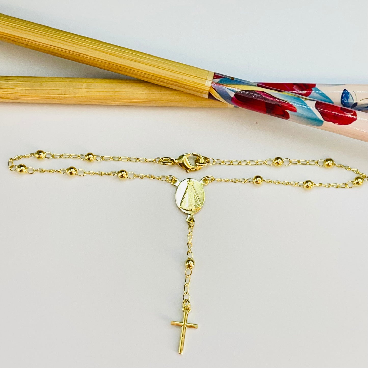 PO33 Pulsera Rosario Decenario Virgen Aparecida Cadena Bolitas 2.8 mm Largo 20 cm Largo Cadena y Cruz 3.5 cm Pulsera Baño Oro