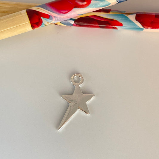 FP1125 Colgante Estrella Irregular Una punta más larga 16 x 10 mm más argollita Espesor 1 mm Figura Baño Plata